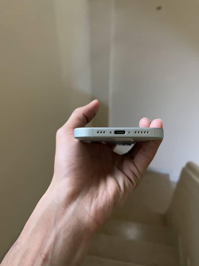 iPhone 15 (Complete Box) 5