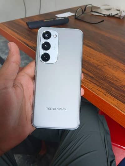 Tecno Spark 40 pro plus