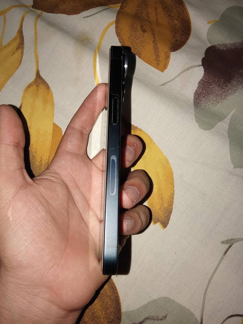Apple iPhone 14 3