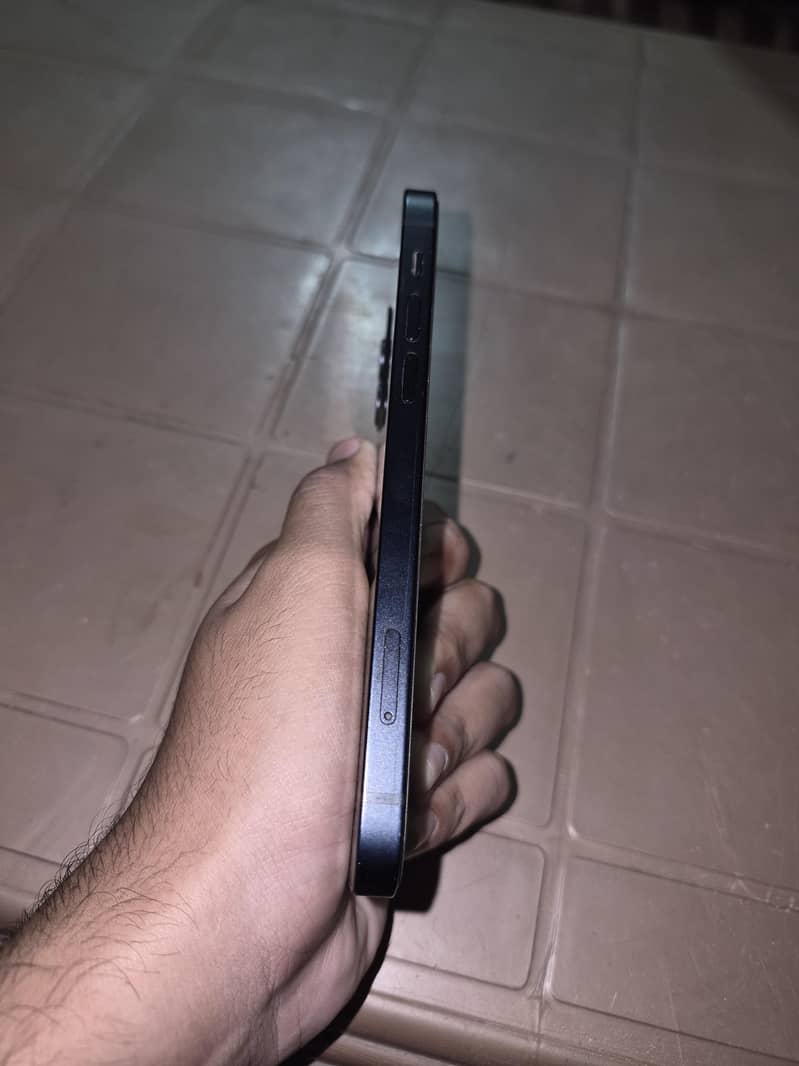 Apple iPhone 12 1