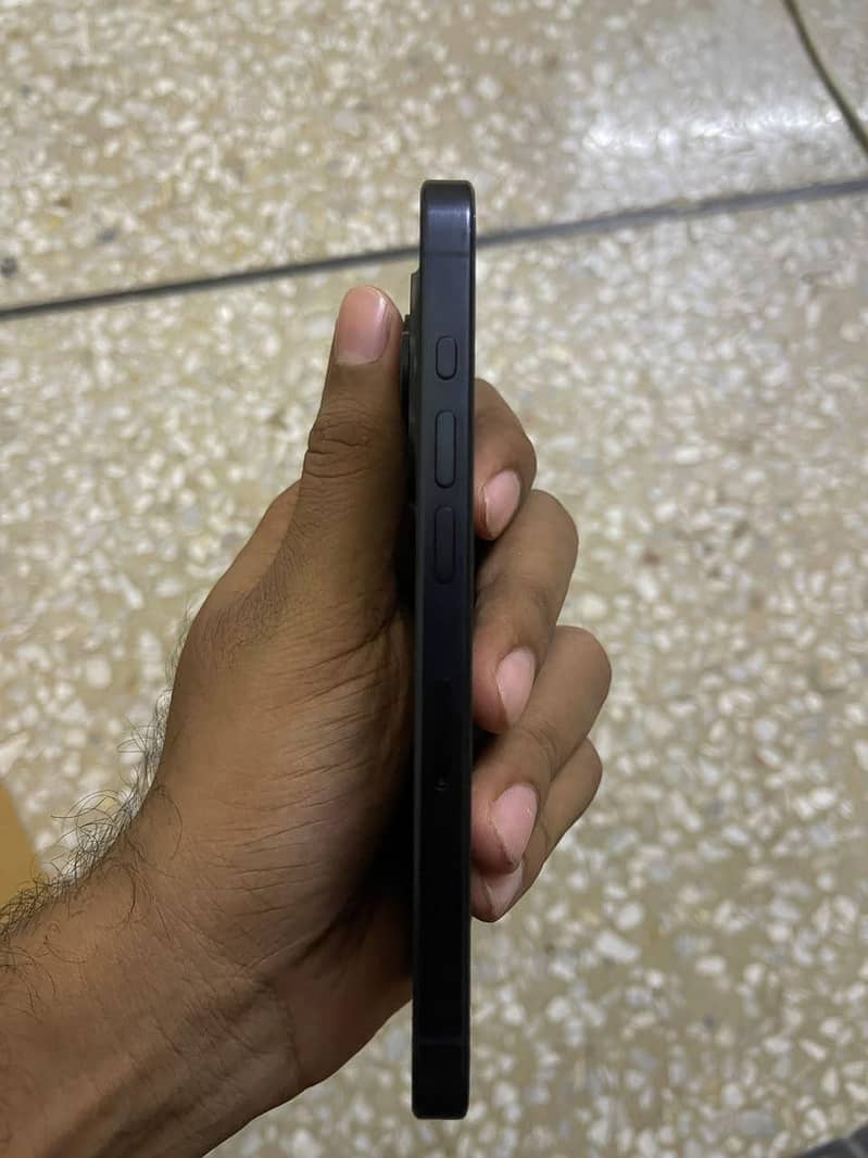 Apple iPhone 15 Pro 2