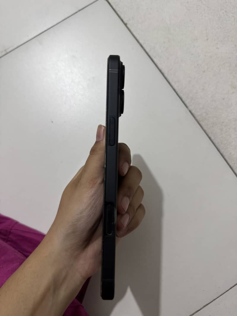 Apple iPhone 16 Plus 0