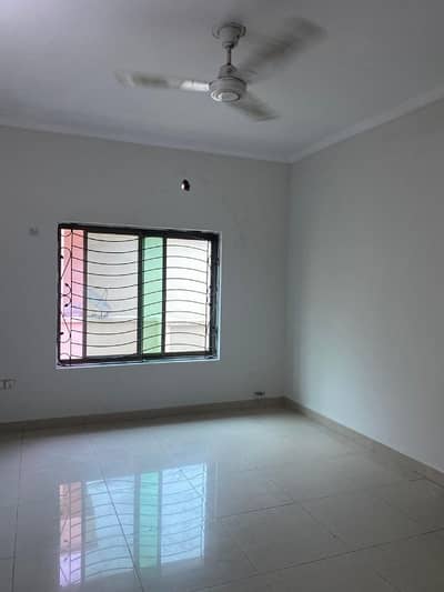 2 Beds Upper Portion Of One Kanal Available For Rent In PAF Falcon Complex Gulberg III Lahore