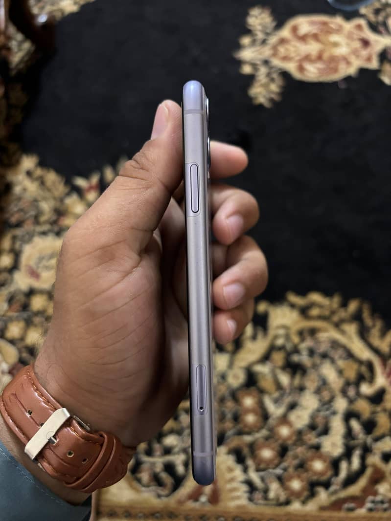 Apple iPhone 11 4