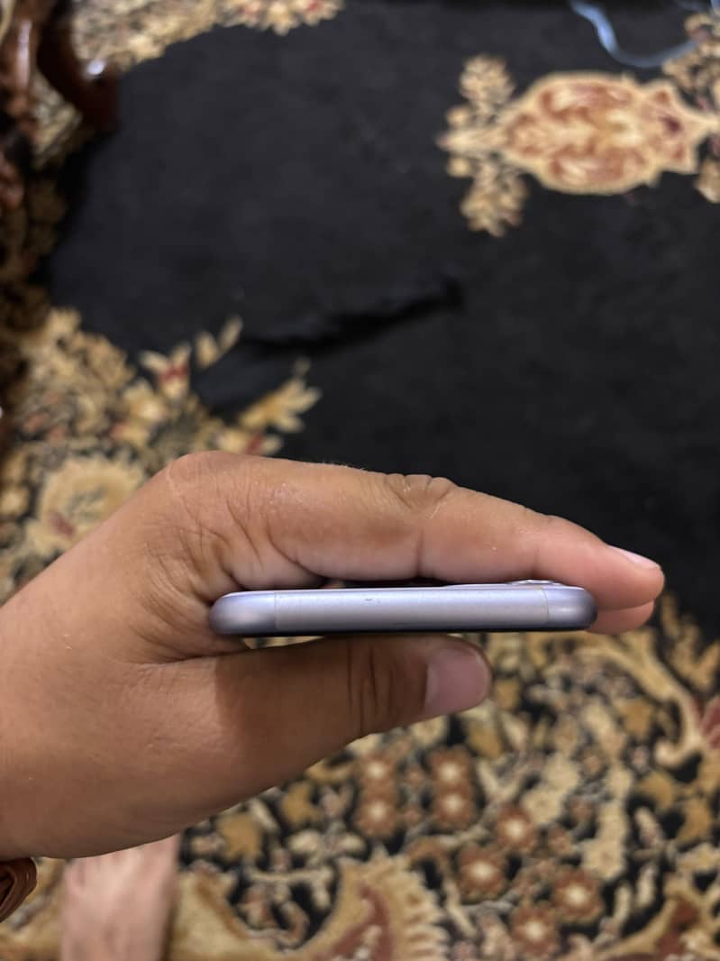 Apple iPhone 11 7