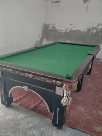 8x4 inch size best good table for urgent sale