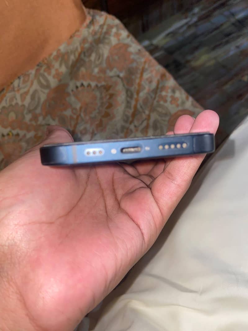 Apple iPhone 13 6