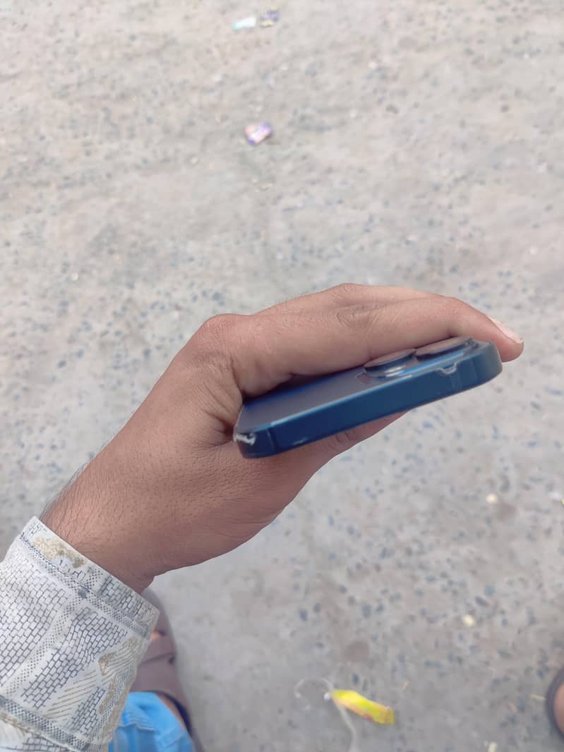 Apple iPhone 13 4