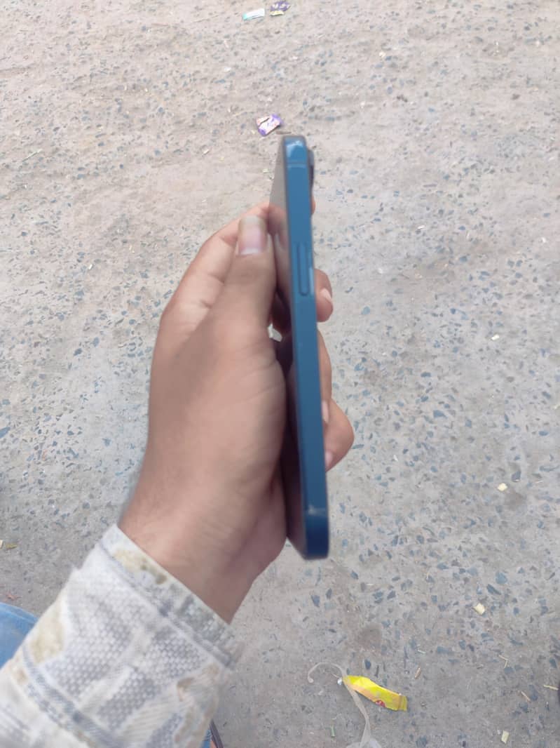 Apple iPhone 13 5