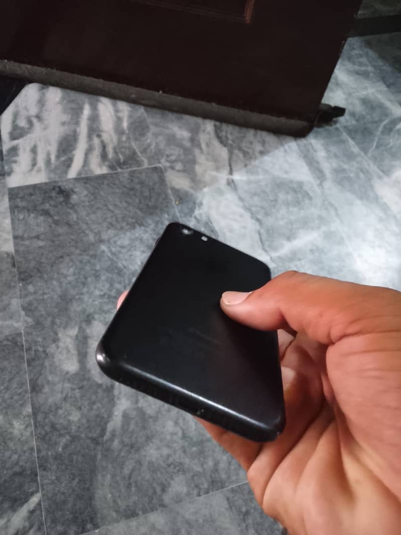 Apple iPhone 7 2