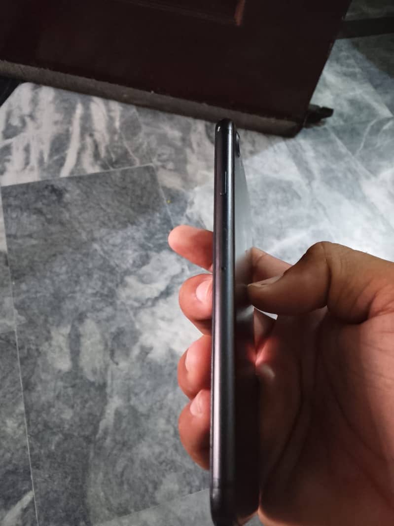 Apple iPhone 7 3