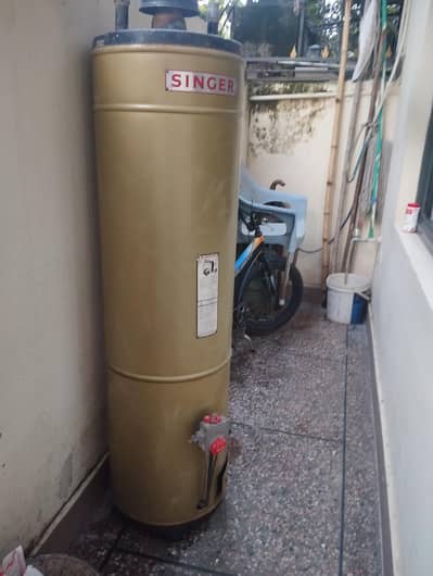 Singer 35 gallons geyser. . . . unused. . . . . condition is like new