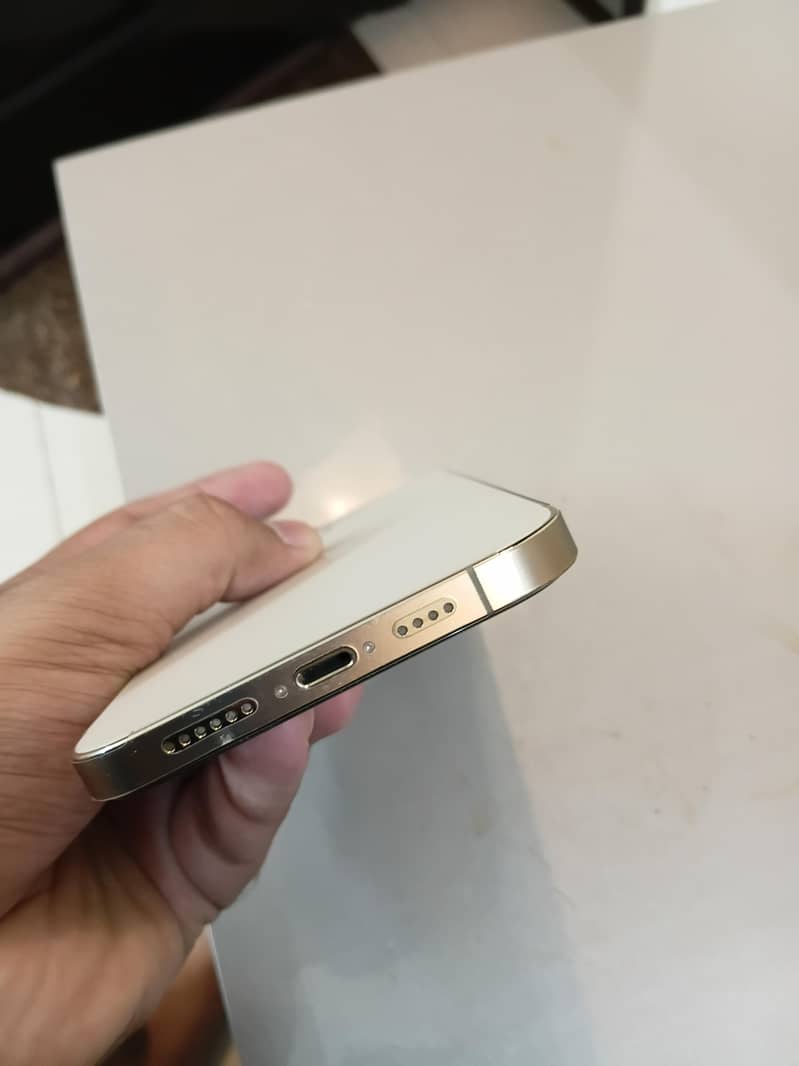 iphone 12pro max 4