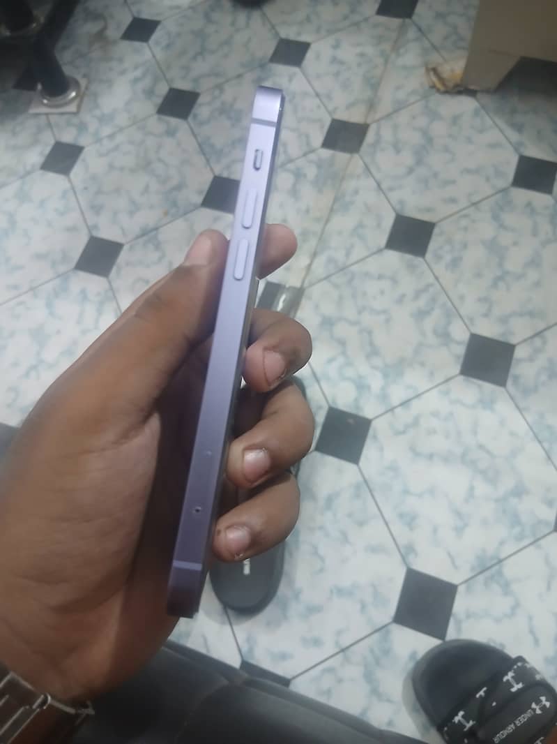 Apple iPhone 12 2