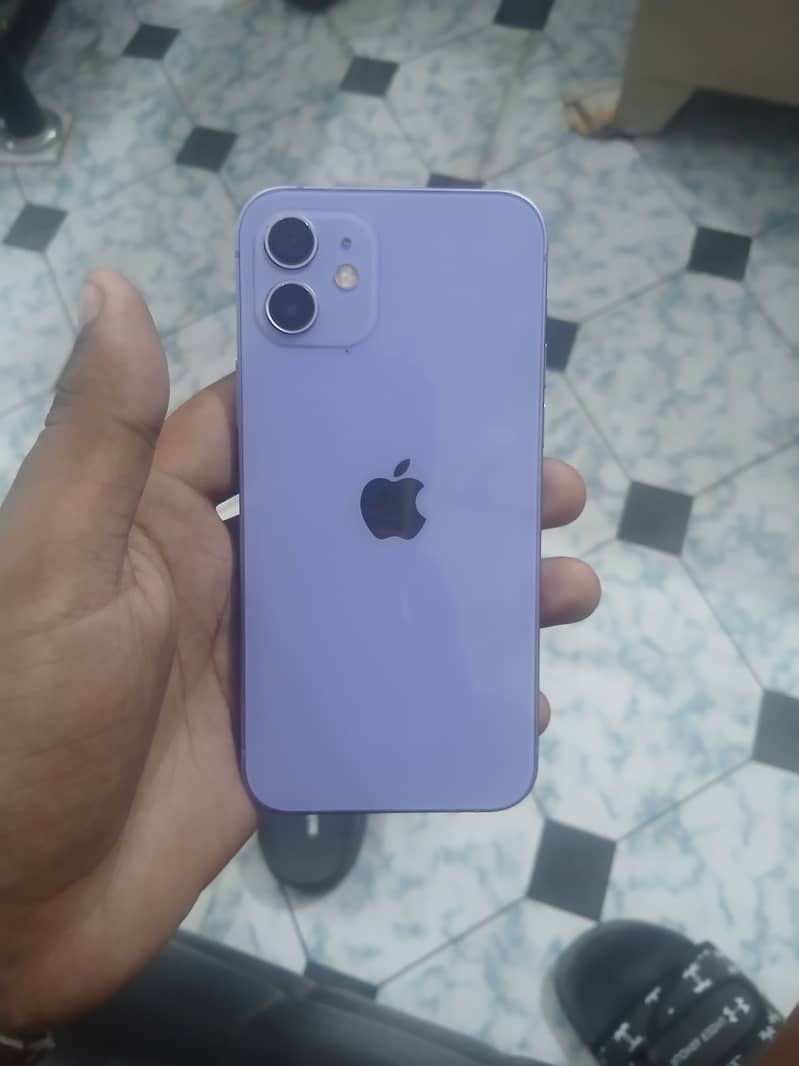 Apple iPhone 12 4