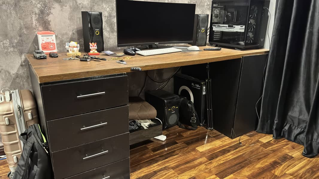Gaming computer desk 4