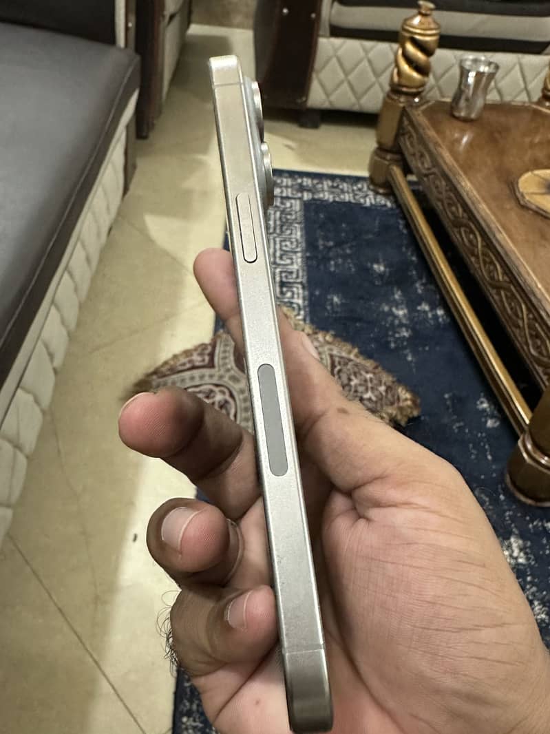 Apple iPhone 15 Pro Max 2
