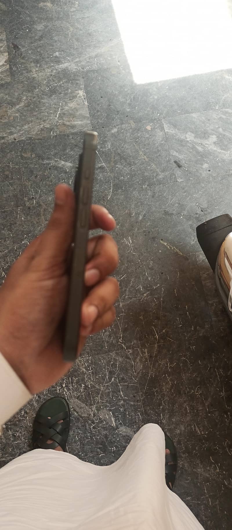 Apple iPhone 15 Pro 1 TB 3