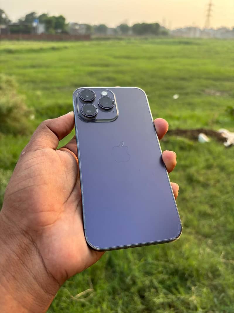 Apple iPhone 14 Pro Max 0
