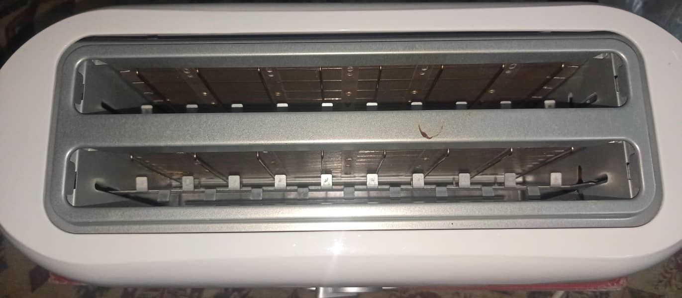 De Luxe 4 Slice Toaster 3