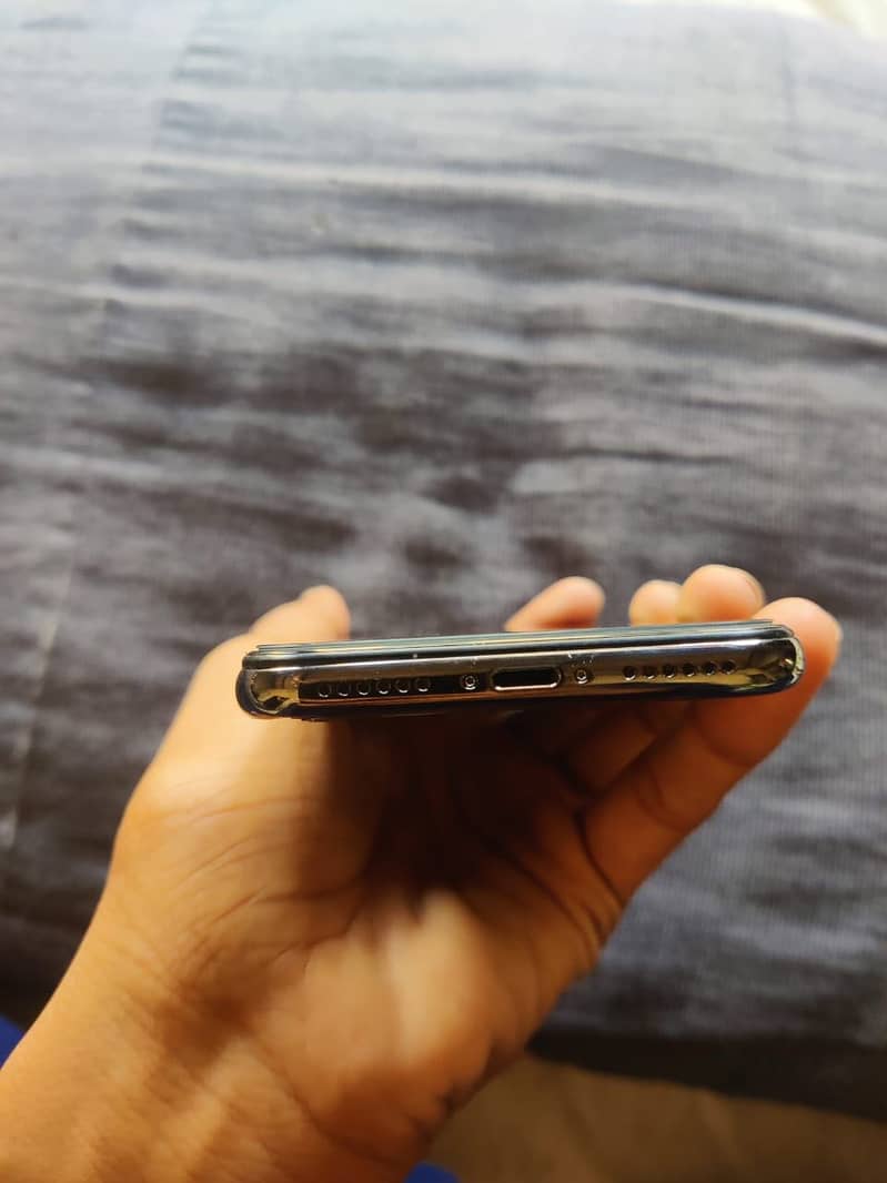 Apple iPhone X 6
