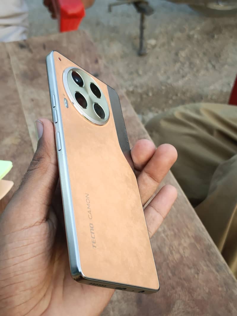 Tecno CAMON 30 1