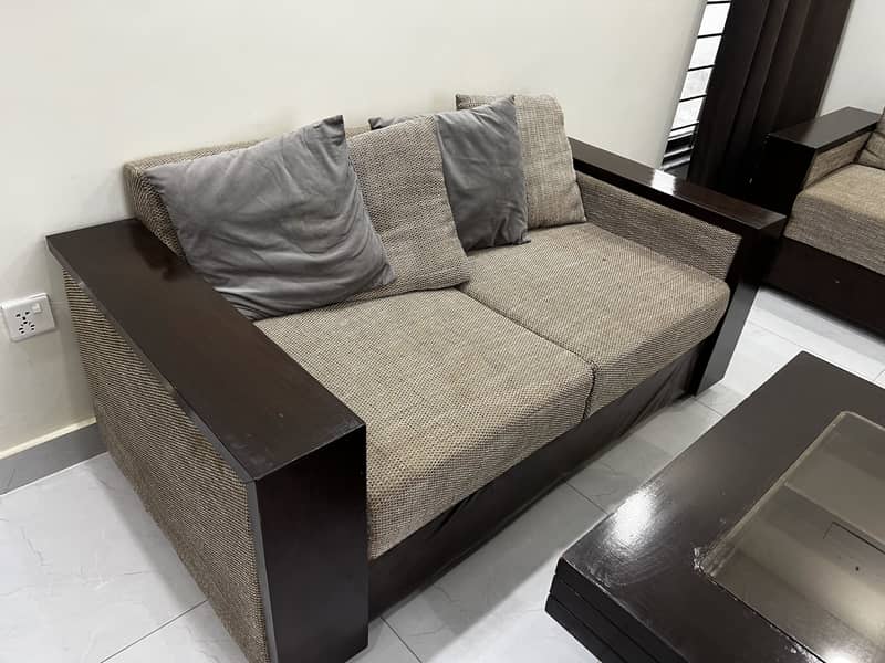 SOFA SET WITH CENTER TABLE 1