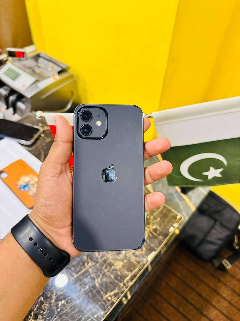 Apple iPhone 12 3