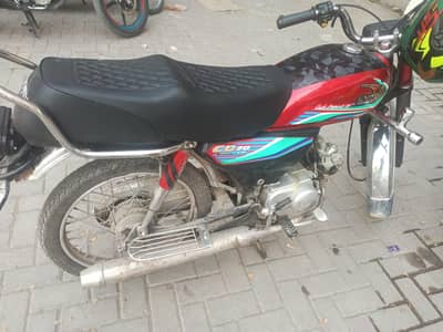 bike full  tyar Kiya Howa . koi Kam nhi ha. engin bathren ha.