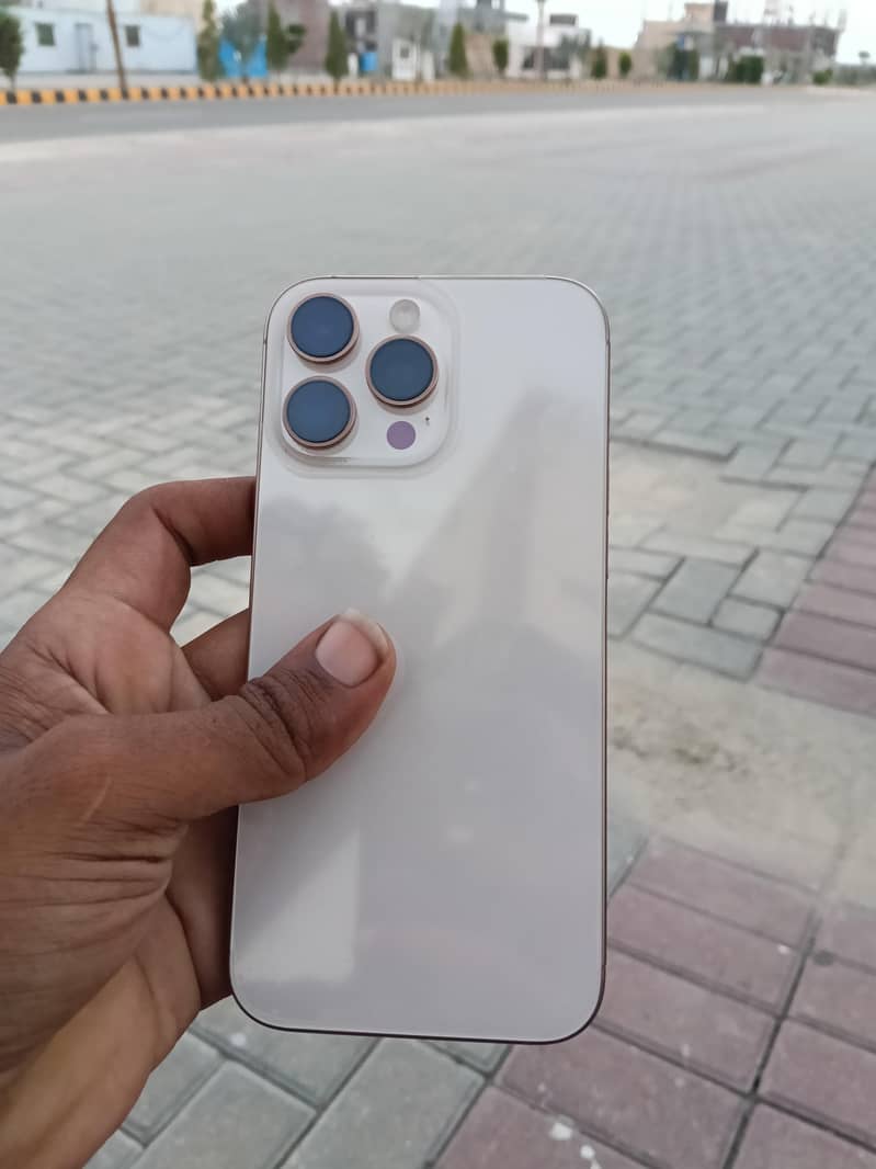 Apple iPhone 16 Pro Max 0