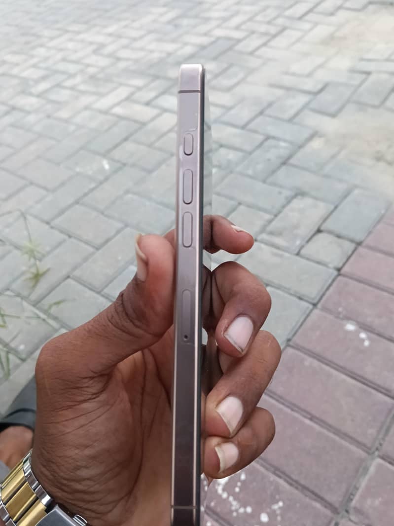 Apple iPhone 16 Pro Max 1