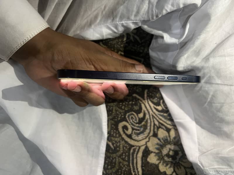Apple iPhone 12 4