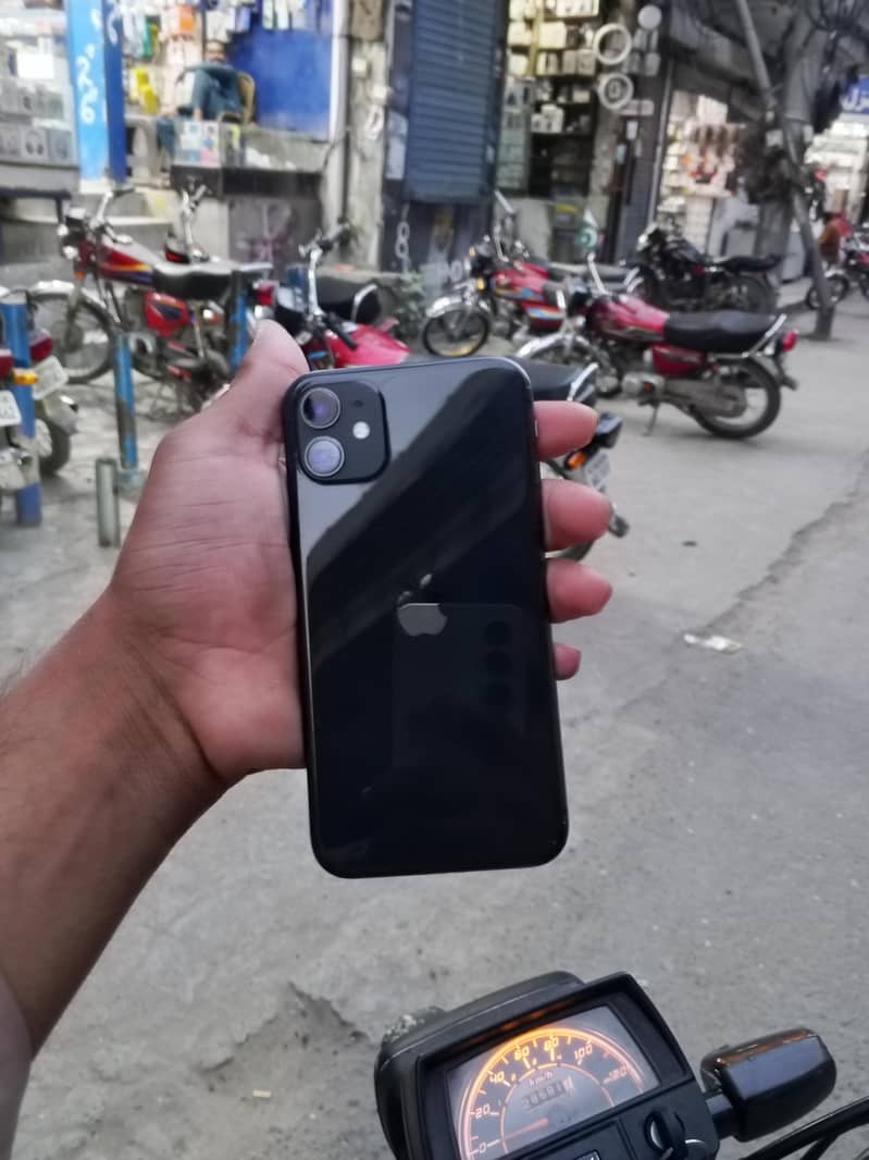 Apple iPhone 11 3