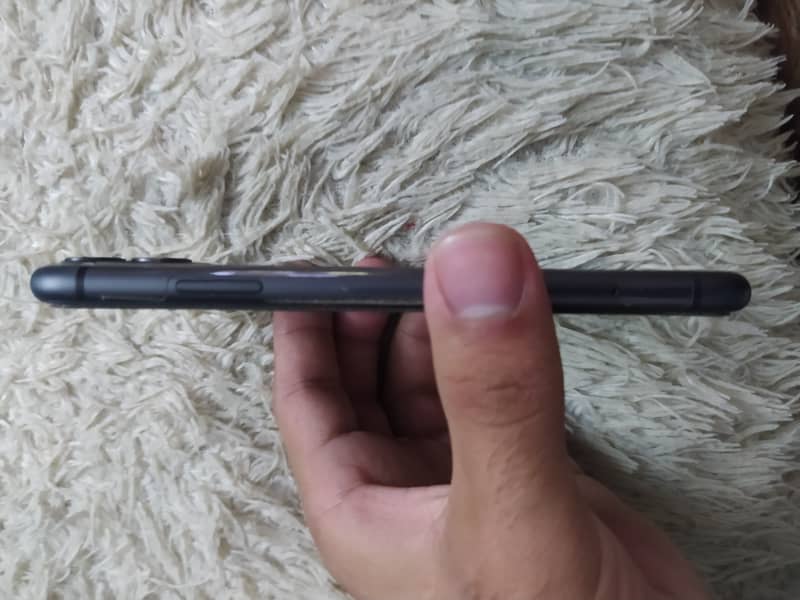 iPhone 11 4