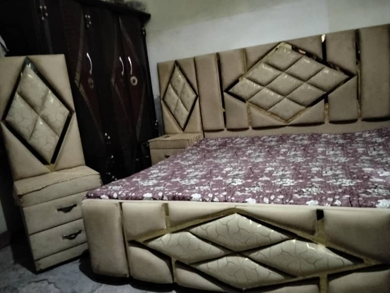BED COMPLETE SET 10/10 CONDITION 0