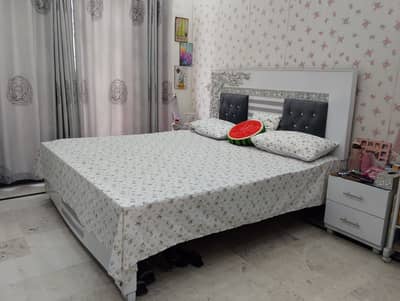 White bed set / Girls bed set