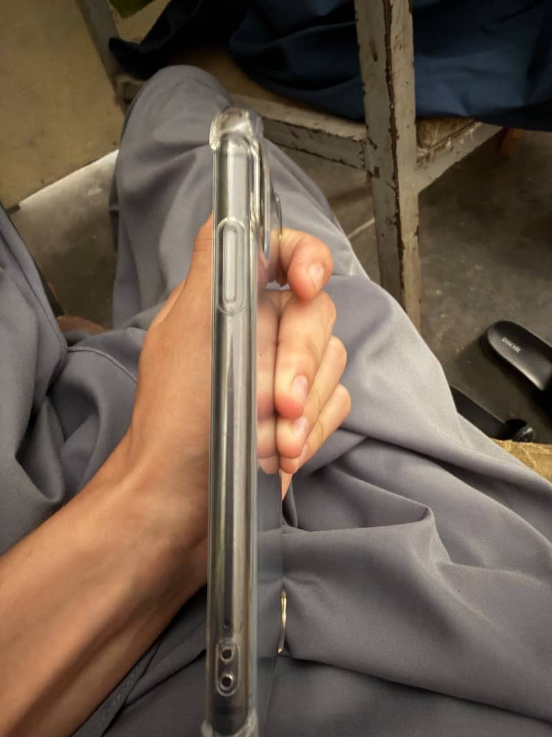 Apple iPhone 11 4