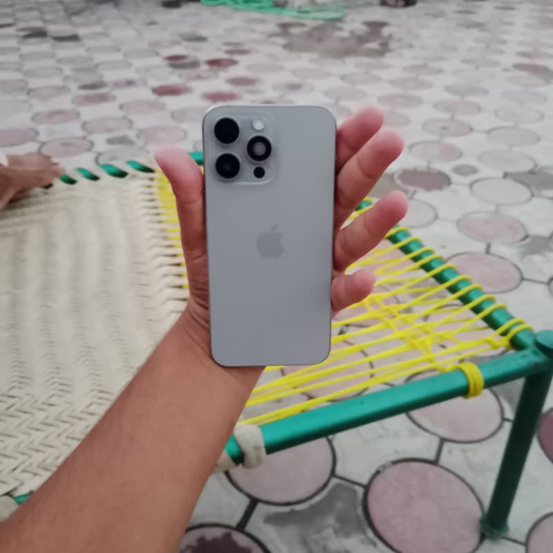 Apple iPhone 15 Pro Max 2