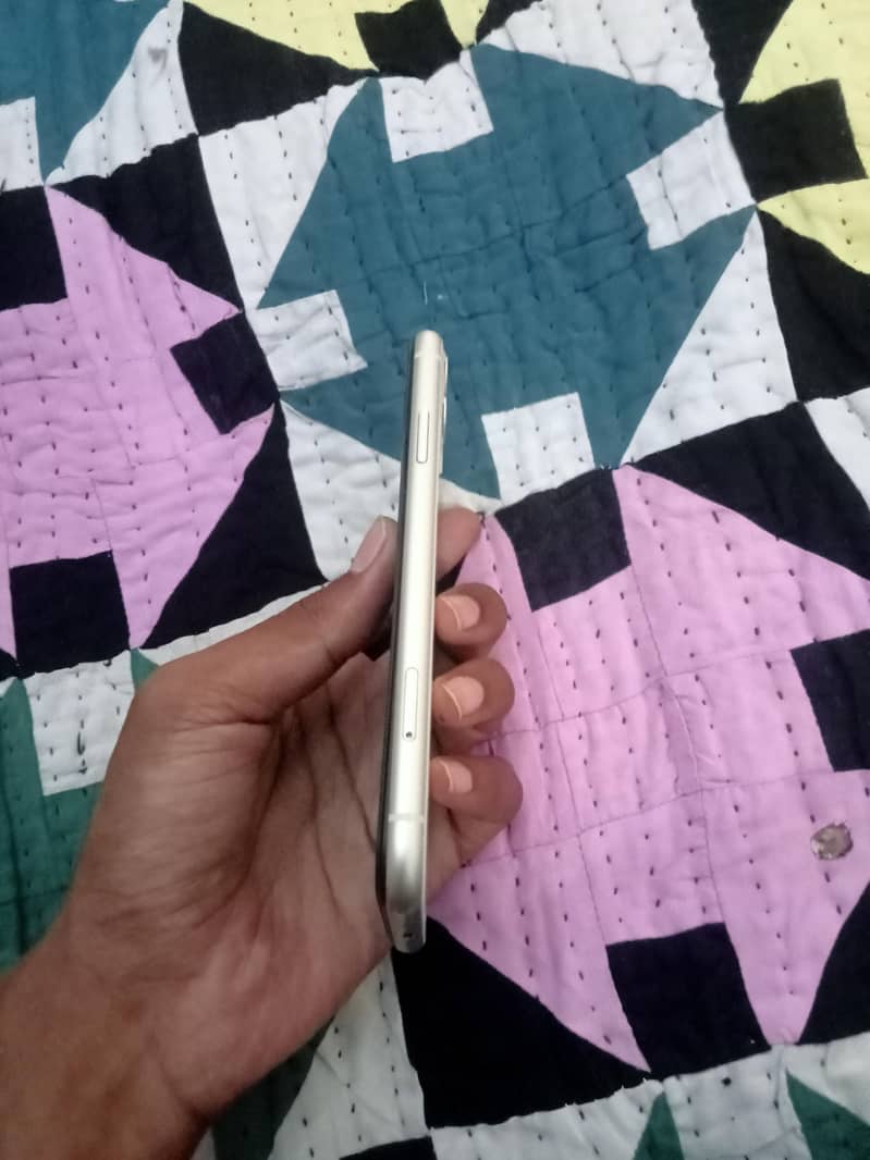 Apple iPhone 11 3