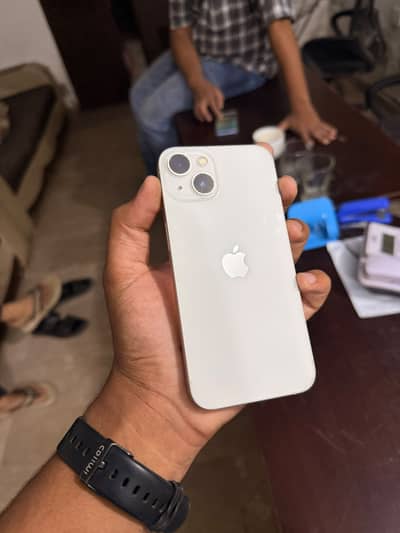 Apple iPhone 13