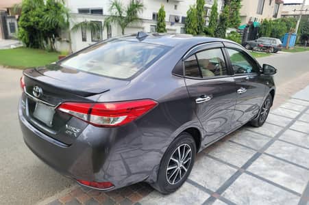 Toyota Yaris ativ x cvt 1.5