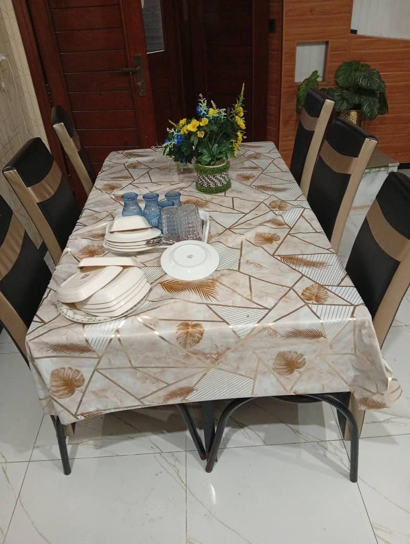 Dining table 0
