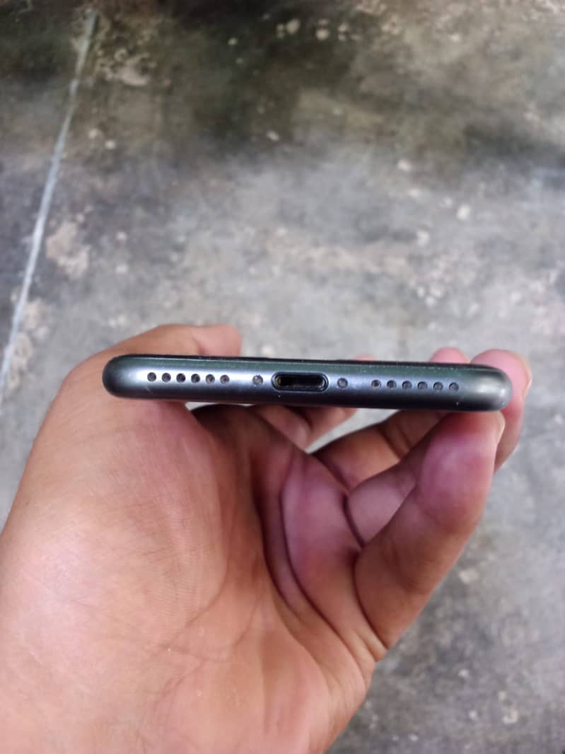 Apple iPhone 8 4