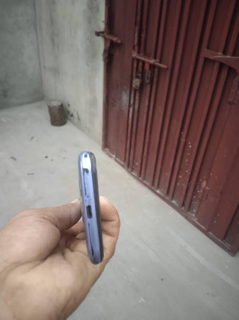 بالکل کلیئر زبردست دونوں سمیں چلتی ہیں زبردست سیٹ ہے پی ٹی اے پروف 5