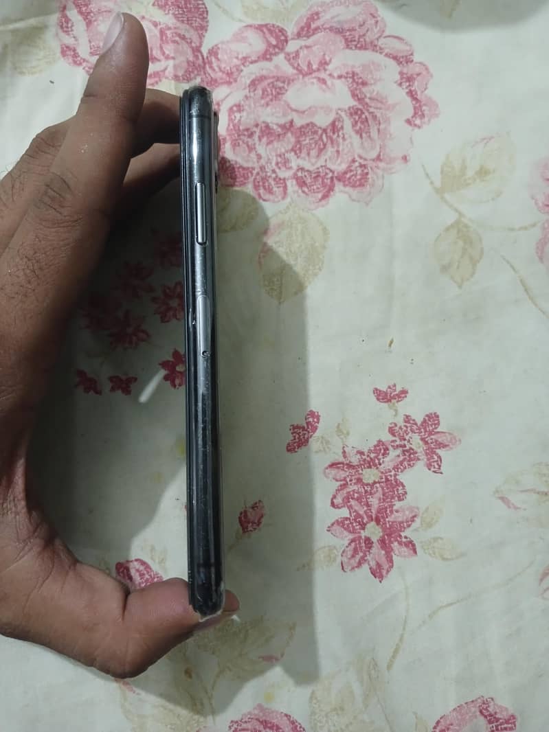Apple iPhone X 5