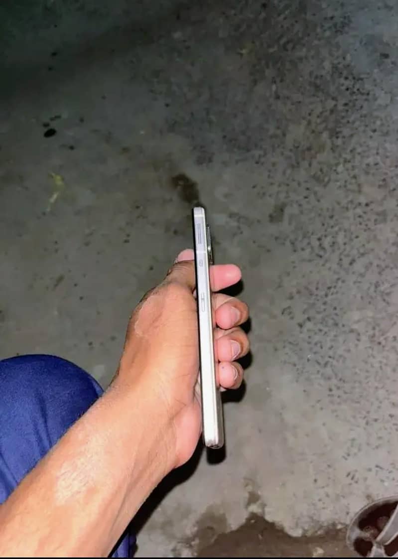 Sharp Aquos Sense 1