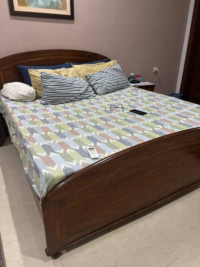 Complete bed set with dressing