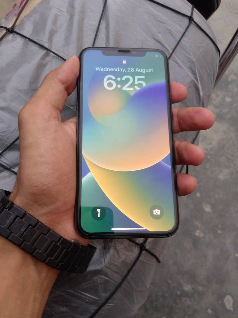 Apple iPhone X 4
