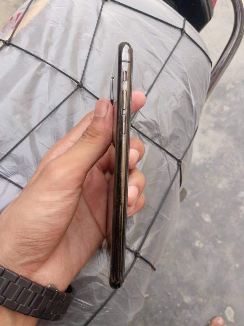 Apple iPhone X 5
