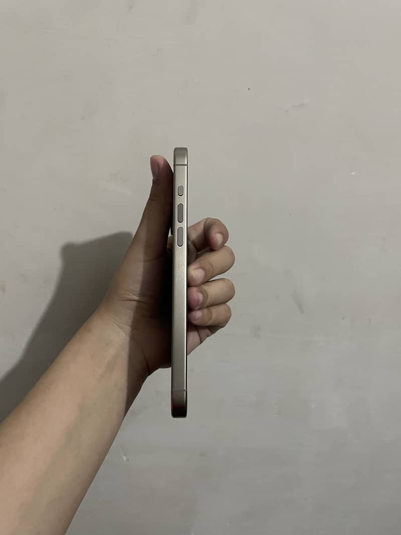 Apple iPhone 15 Pro Max 2